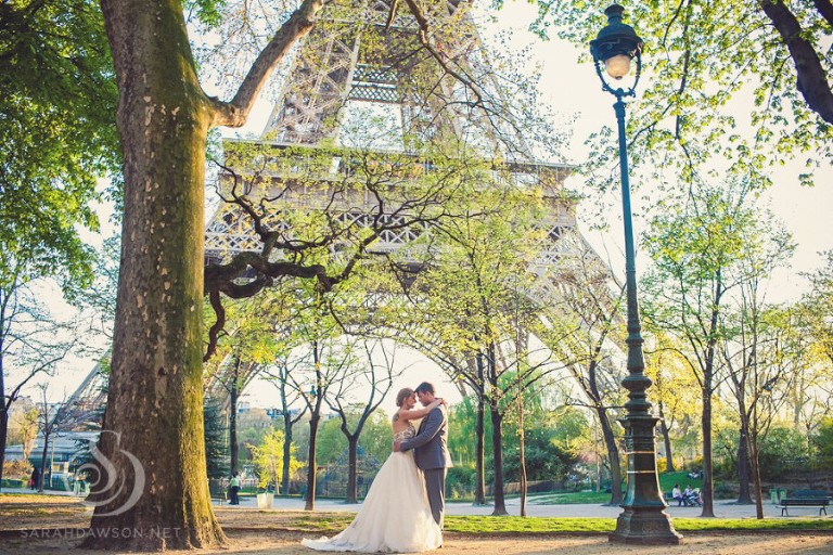 champ de mars mariage photographe sarah dawson photography tour eiffel